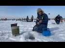 Etats-Unis: des milliers de participants au plus grand concours de pêche sur glace au monde
