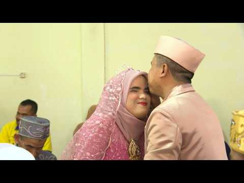 Indonesian blind couples hold mass wedding on 22/2/22