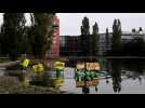 Dans l'eau jusqu'au cou: Greenpeace organise une action contre le salon de l'auto de Munich