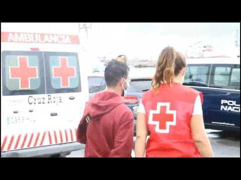 A boat with 15 occupants intercepted near Granada, Spain