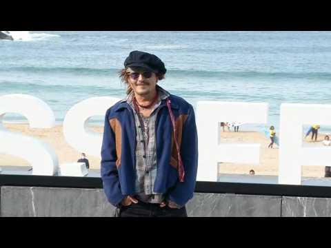 Johnny Depp poses for the media and greets his fans in San Sebastián