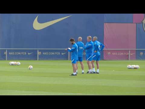 Koeman, surrounded by uncertainty, leads Barça training session
