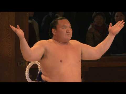 Record-breaking sumo champ Hakuho to retire