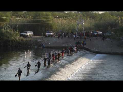 Migrants crossing Rio Grande to US border from Mexico