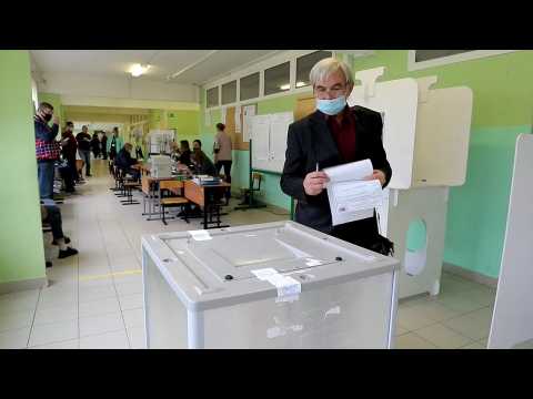Voting continues in Russia