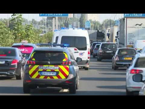 13 November: police convoy leaves Fleury-Merogis prison