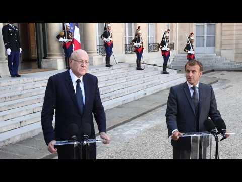 Macron meets with the head of the Lebanese Government in Paris