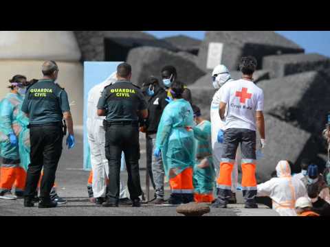 A hundred immigrants on board of two small boats arrive in El Hierro