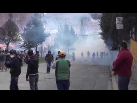 Coca growers clash with Bolivian police in La Paz