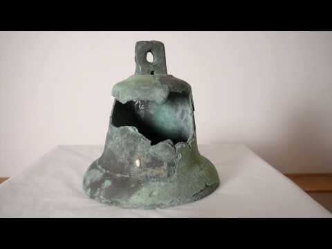 The bell of the "Santa María" ship, a unique object up for auction in Miami