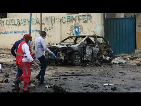 Officials on scene after car bomb kills 8 near Somalia presidential palace