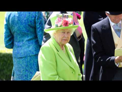 VIDEO : Elisabeth II est contrainte de changer ses plans pour Nol