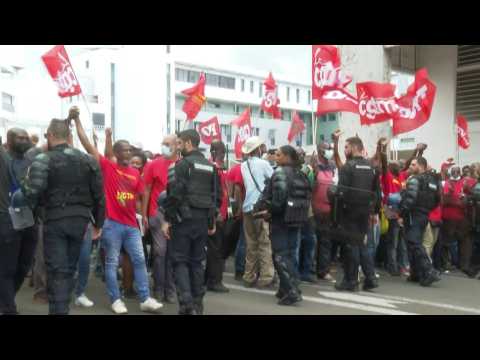 Martinique: protesters joins union representatives for march