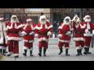 Londres: une école de pères Noël rouvre ses portes pour les fêtes