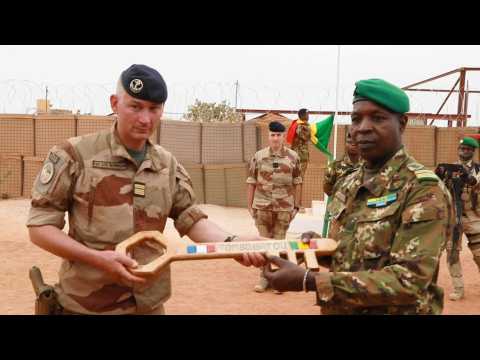 French soldiers hand over Timbuktu military camp to Malian forces
