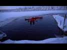 Flotter dans un lac gelé, le nouveau plaisir en Laponie