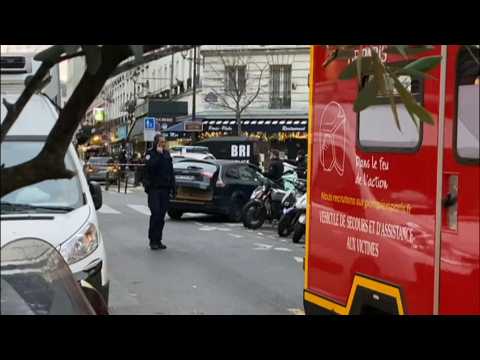Two women taken hostage by a man with a knife in Paris