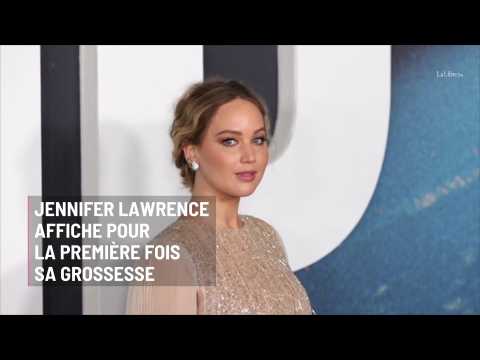 VIDEO : Premire sortie officielle depuis le dbut de sa grossesse pour Jennifer Lawrence.