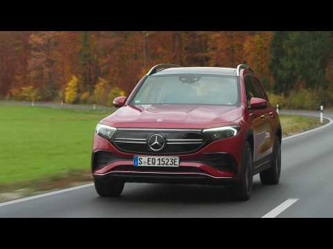 The new Mercedes-Benz EQB 350 in Patagonia red Driving Video