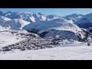 Dans les Alpes, la saison de ski reprend, grippée par le manque de saisonniers