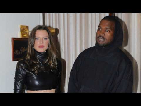 VIDEO : Julia Fox :  Avoir ctoy Kanye a acclr ma clbrit 