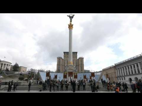 Kyiv Orchestra plays for peace on main Kyiv square