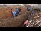 A Marioupol, ville martyre, des fosses communes pour enterrer les civils