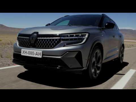 The all-new Renault Austral E-TECH Hybrid in Grey Driving Video