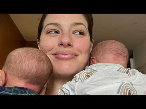 VIDEO : Ashley Graham partage une adorable photo avec ses jumeaux