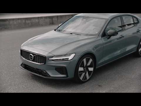 2023 Volvo S60 Recharge T8 Design in Thunder Grey