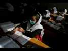 Afghanistan : les Taliban interdisent finalement aux filles de reprendre l'école