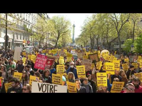 Thousands 'march for the future' in Paris