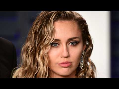 VIDEO : Miley Cyrus rend hommage à son personnage d?Hannah Montana