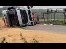 Un camion Vivescia perd son chargement sur la route de Sery