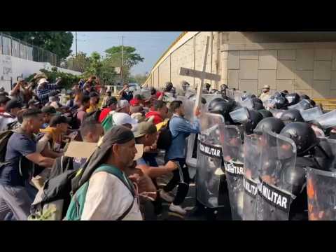 Migrants clash with authorities near Mexico's southern border