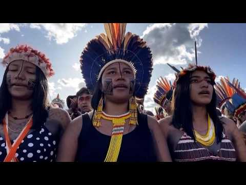 Brazil: Thousands of indigenous people demonstrate for their land rights