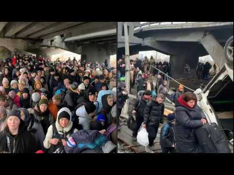 Ukrainians evacuate city near Kyiv by foot