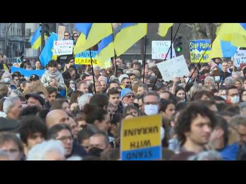 Ukrainian national anthem sung at Paris rally