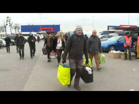 Ukrainian refugees arrive in Polish border town