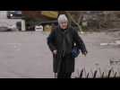 People cross Ukraine checkpoint as they escape shelling west of Kyiv - Label : AFPTV - First images - Category : News