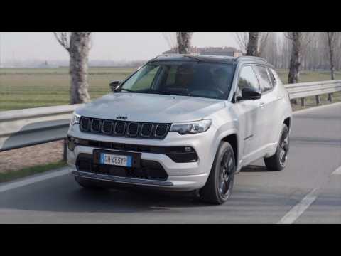 The new Jeep Compass e-Hybrid S Driving Video