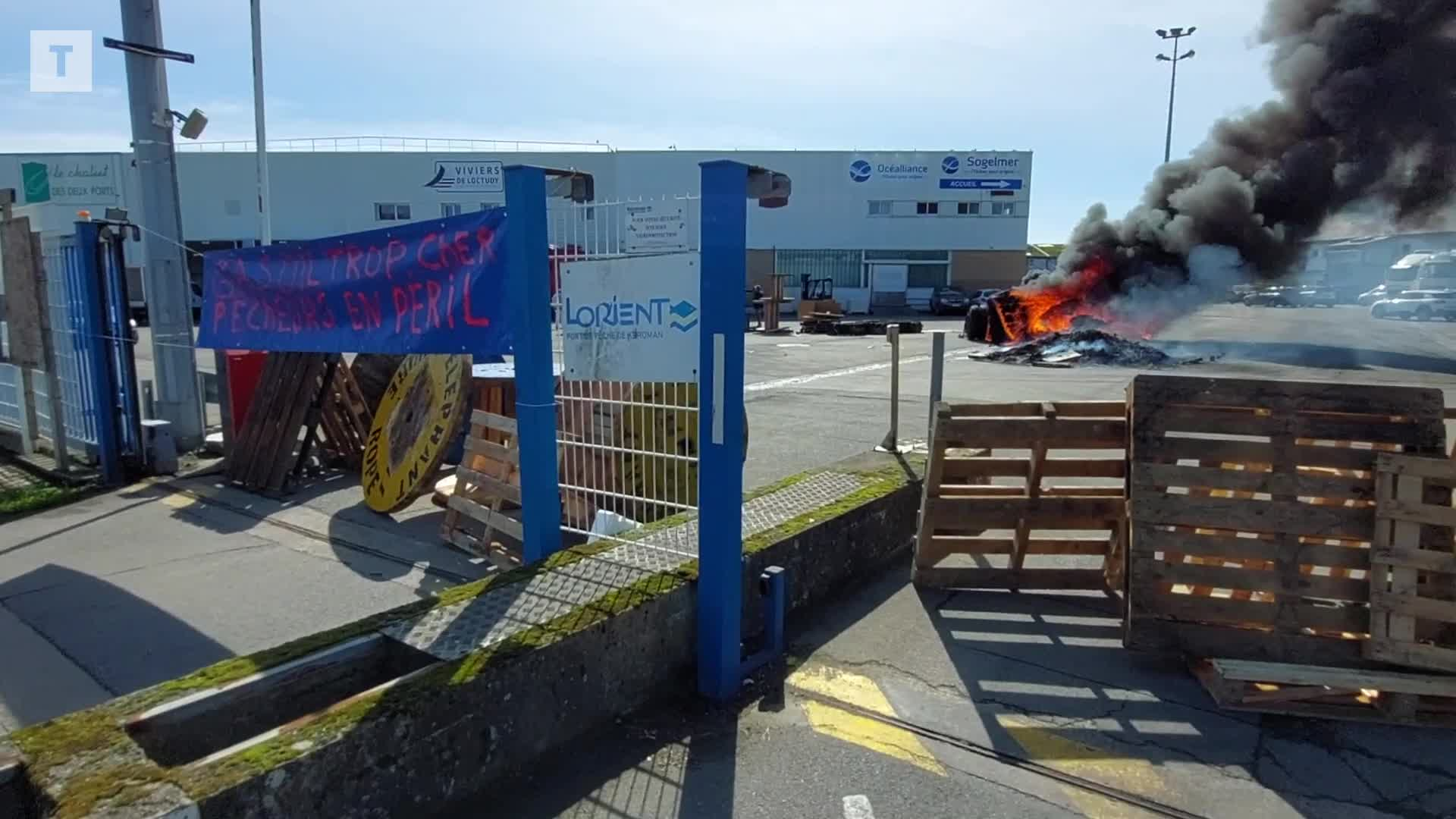 Lorient. Les pêcheurs bloquent l'entrée du port (Le Télégramme)