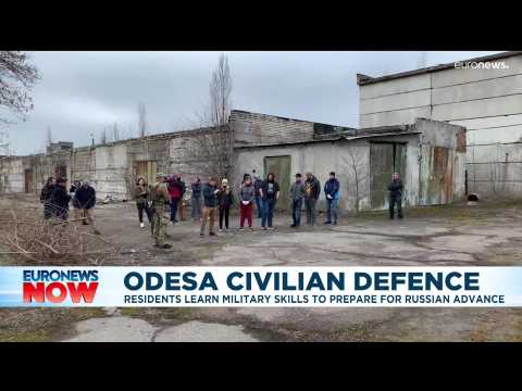 Ukraine war: Odesa locals undergo military training to prepare for Russian attack