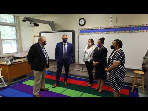 US Secretary of Education visits Kelley Lake Elementary School