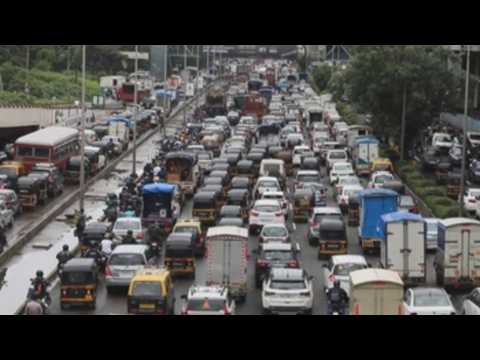 Heavy rains collapse traffic in the Indian city of Mumbai