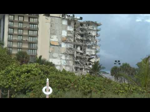 Apartment block partially collapses in Florida, killing at least one