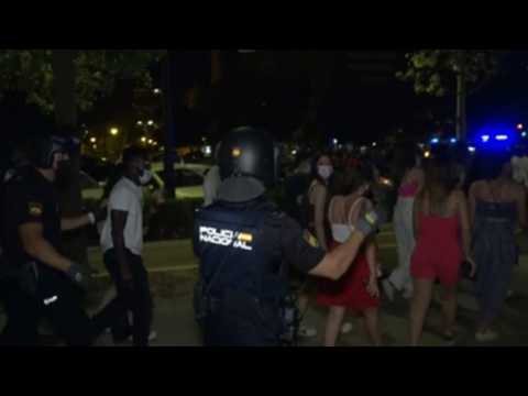 Police in Valencia to fine people drinking in the streets in groups