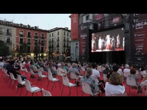 Spanish Royal Theater broadcasts opera "Tosca" outdoors on two screens