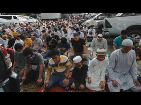Muslim devotees mark Eid al-Adha in Taguig City's Blue Mosque