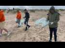 Ramassage dechet plage de Marck